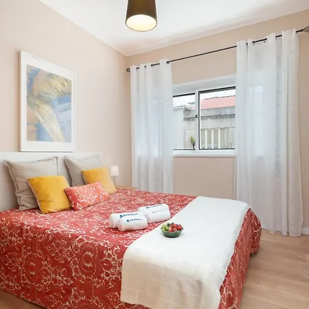 Апартаменты Host Wise - Spacious Vintage Flat - Small Balcony