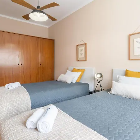 Апартаменты Host Wise - Spacious Vintage Flat - Small Balcony *