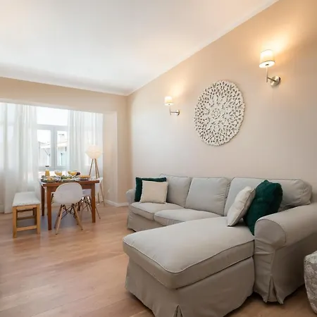 Host Wise - Spacious Vintage Flat - Small Balcony * Porto