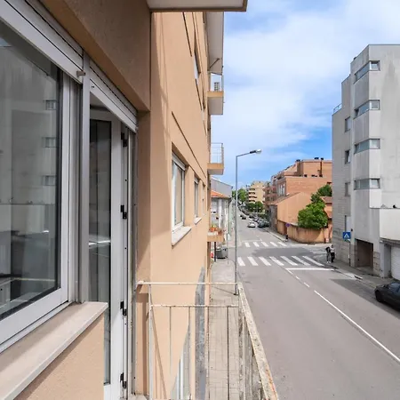 Host Wise - Spacious Vintage Flat - Small Balcony شقة بورتو