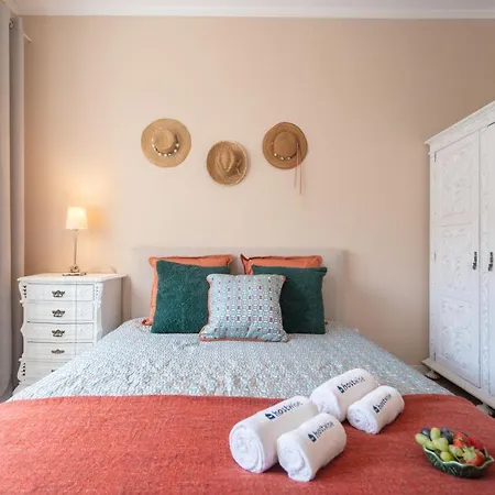 Host Wise - Spacious Vintage Flat - Small Balcony * بورتو