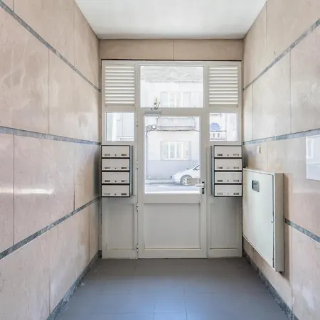 Host Wise - Spacious Vintage Flat - Small Balcony شقة بورتو
