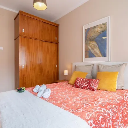 Host Wise - Spacious Vintage Flat - Small Balcony شقة بورتو