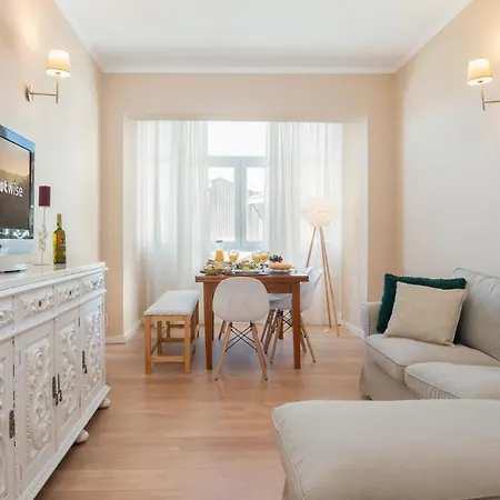 Apartamento Host Wise - Spacious Vintage Flat - Small Balcony