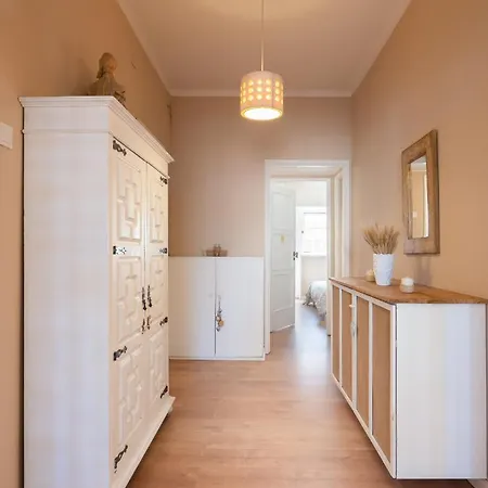 Apartamento Host Wise - Spacious Vintage Flat - Small Balcony
