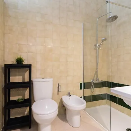 Host Wise - Spacious Vintage Flat - Small Balcony * Oporto