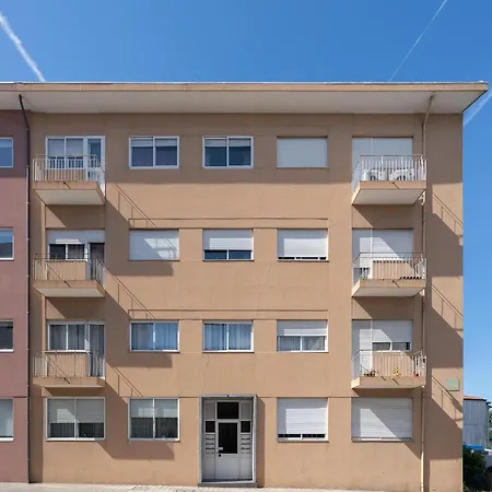 Host Wise - Spacious Vintage Flat - Small Balcony Apartamento *